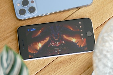 diablo-immortal-on-the-iphone-se-is-held-back-by-one-thing,-but-it’s-not-the-screen